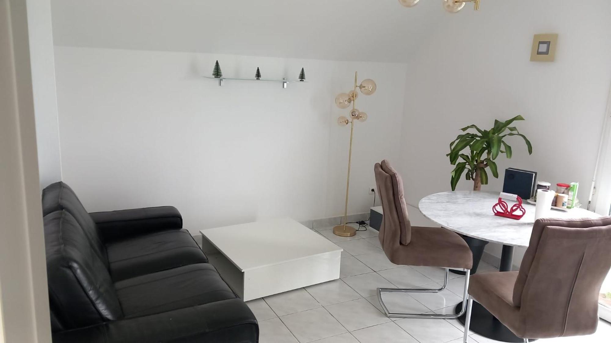 Les Hirondelles Apartment *